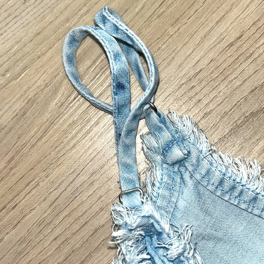 Cloth & Stone Anthropology 
Chambray V-Neck Tank Top L Distressed Frayed Denim - Picture 9 of 11